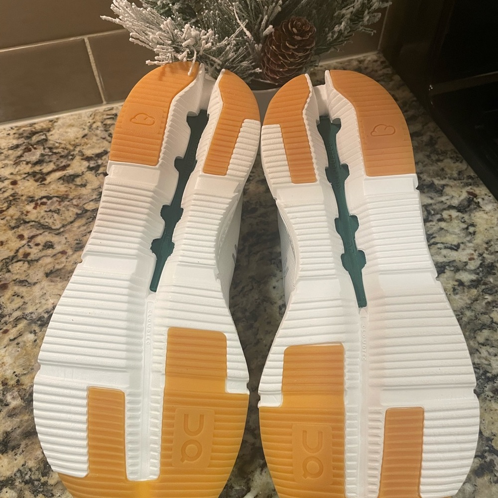 On Running White Athletic Shoes - Picture 4 of 10